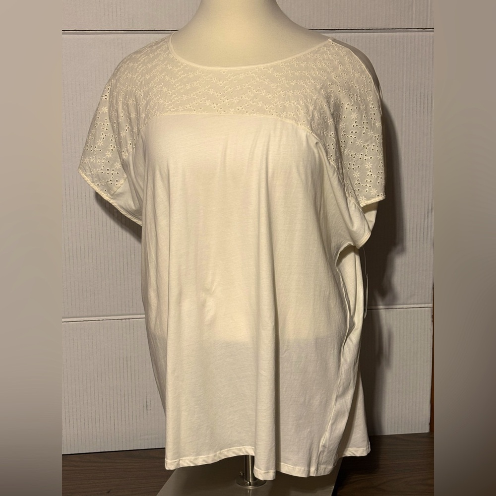 NWT TORRID Size 4, 4X 26/28100%cotton eyelet top Elegant Cream Lace Women's Top